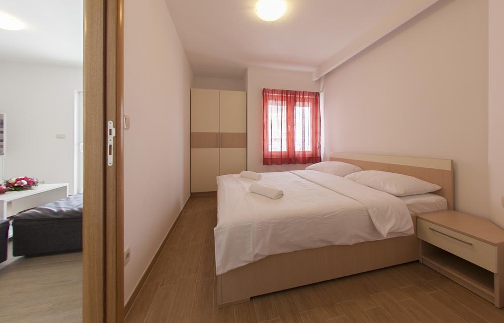 Apartments Villa Klara Baska Voda Exterior photo